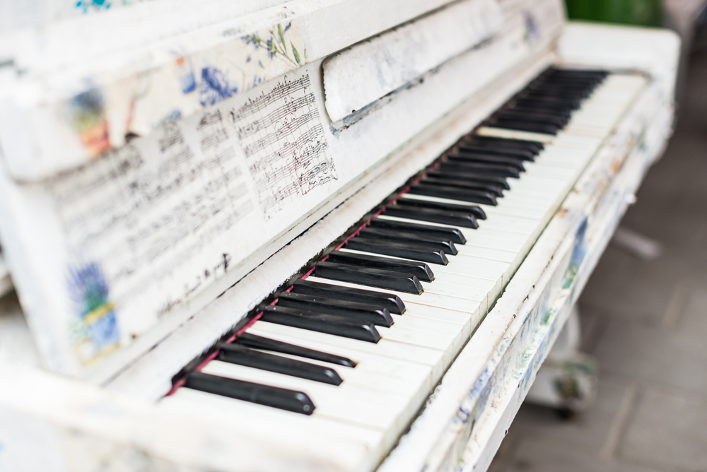 PIANO-ON-THE-STREET_1000.jpg